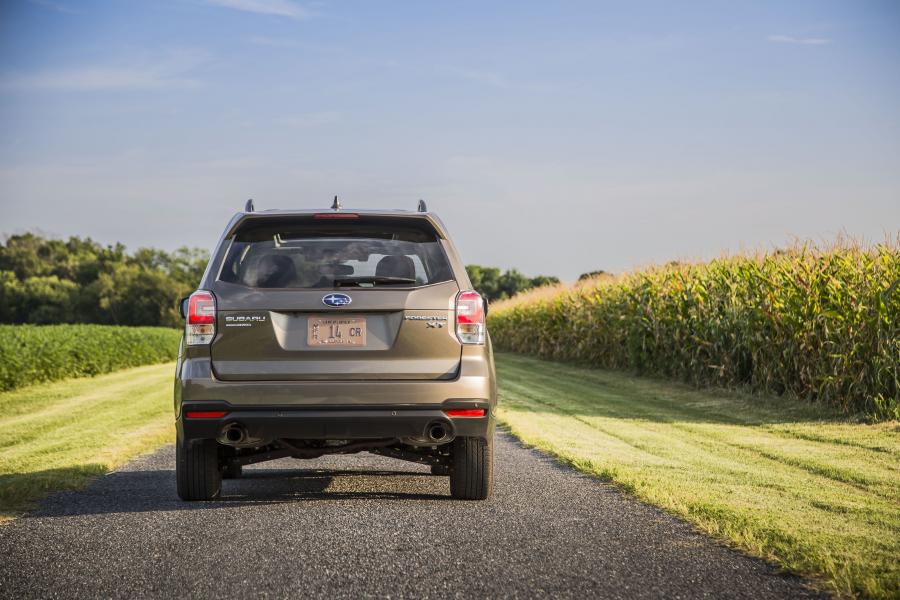  Subaru Forester 2.0XT 2016 года  (US) (фото 6 из 20)